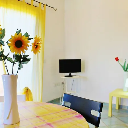 Gli Oleandri Rossi Apartment *